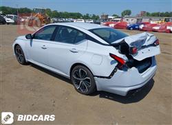 نيسان ألتيما